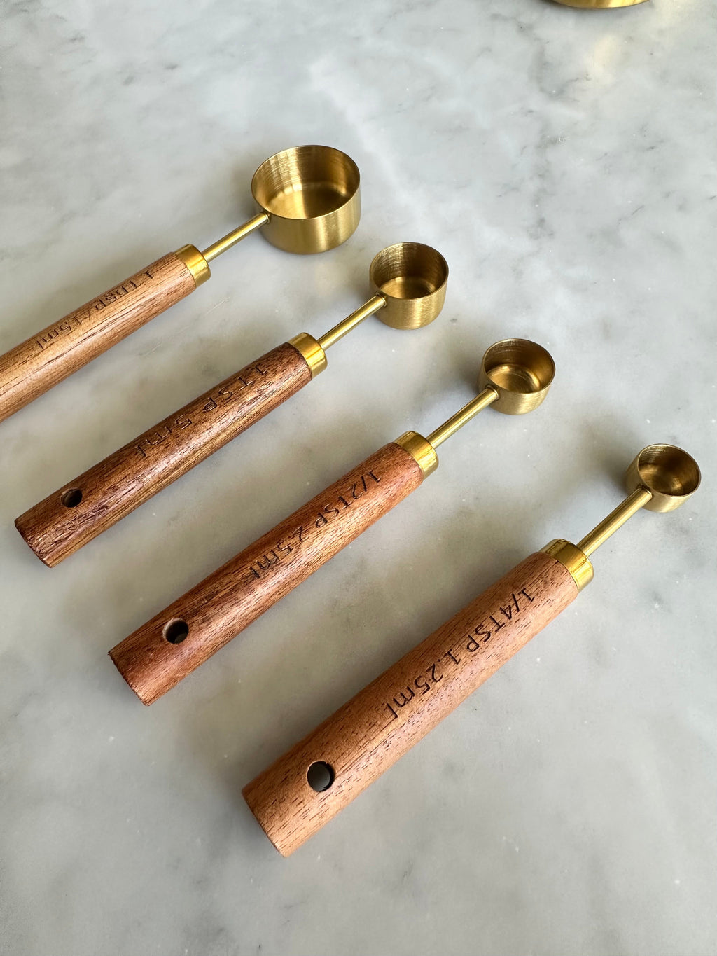 Acacia Wood & Gold Measuring Cups and Spoons – 8-Piece Set