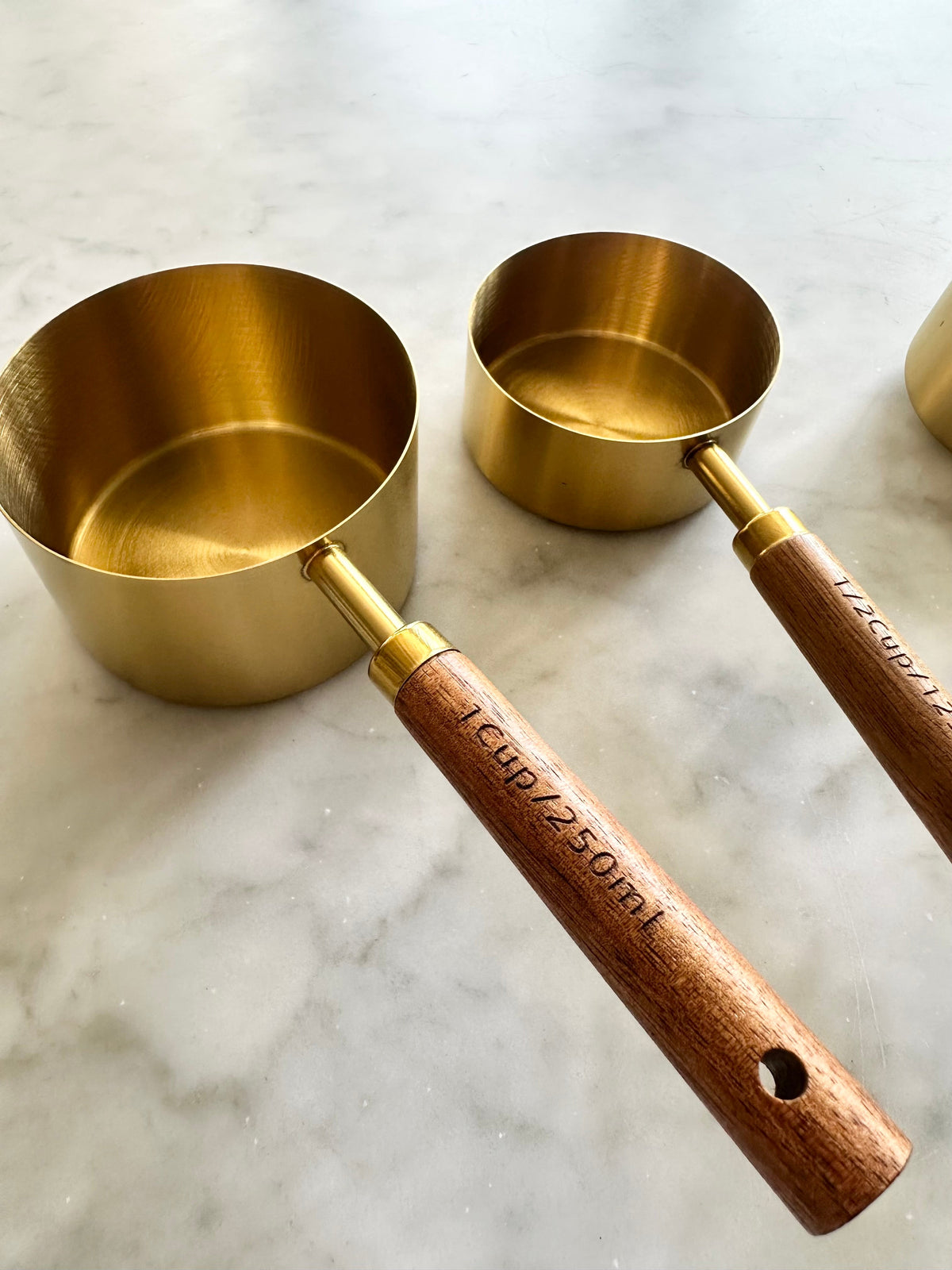 Acacia Wood & Gold Measuring Cups and Spoons – 8-Piece Set