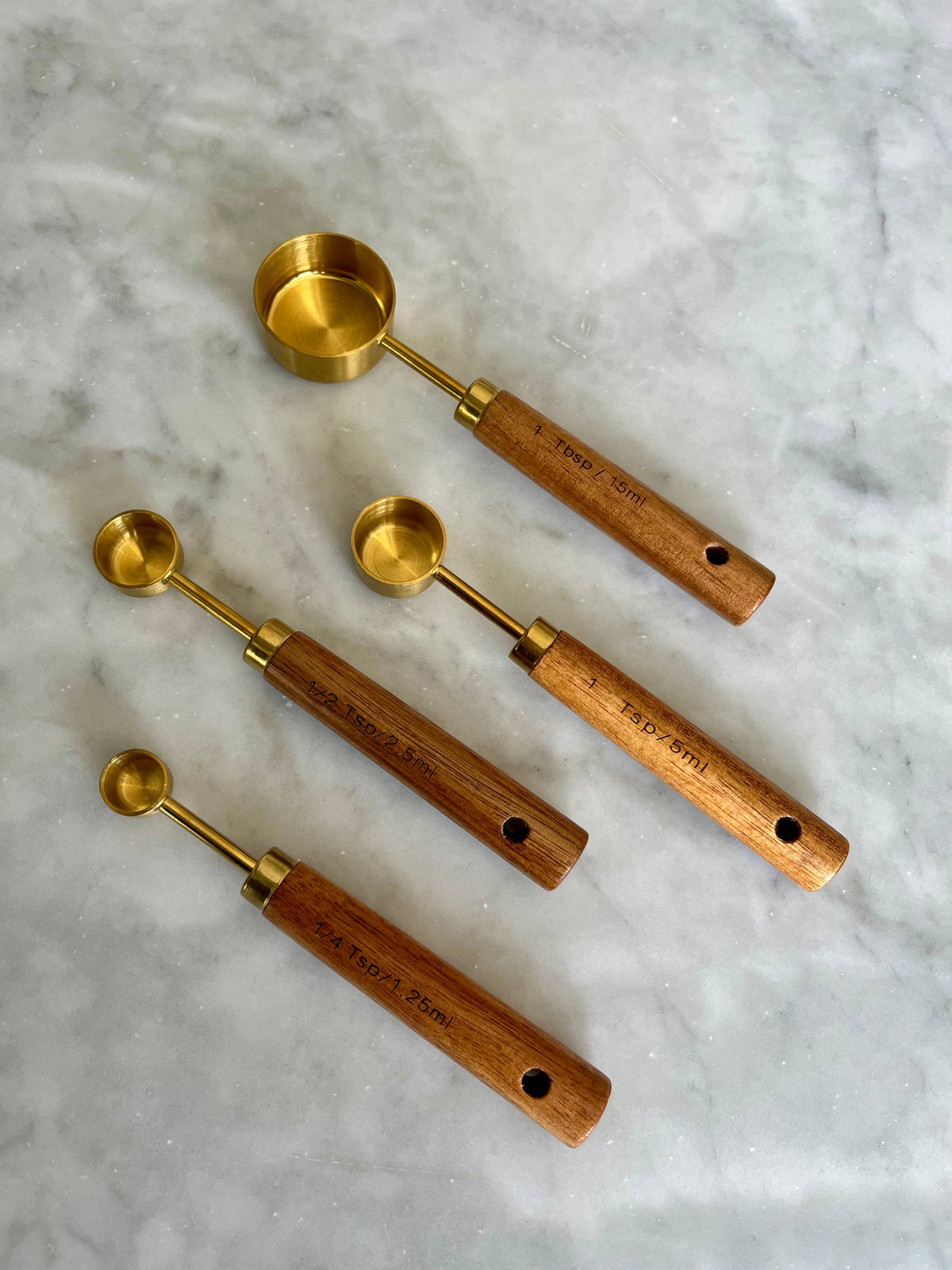 Acacia Wood & Gold Measuring Cups and Spoons – 8-Piece Set