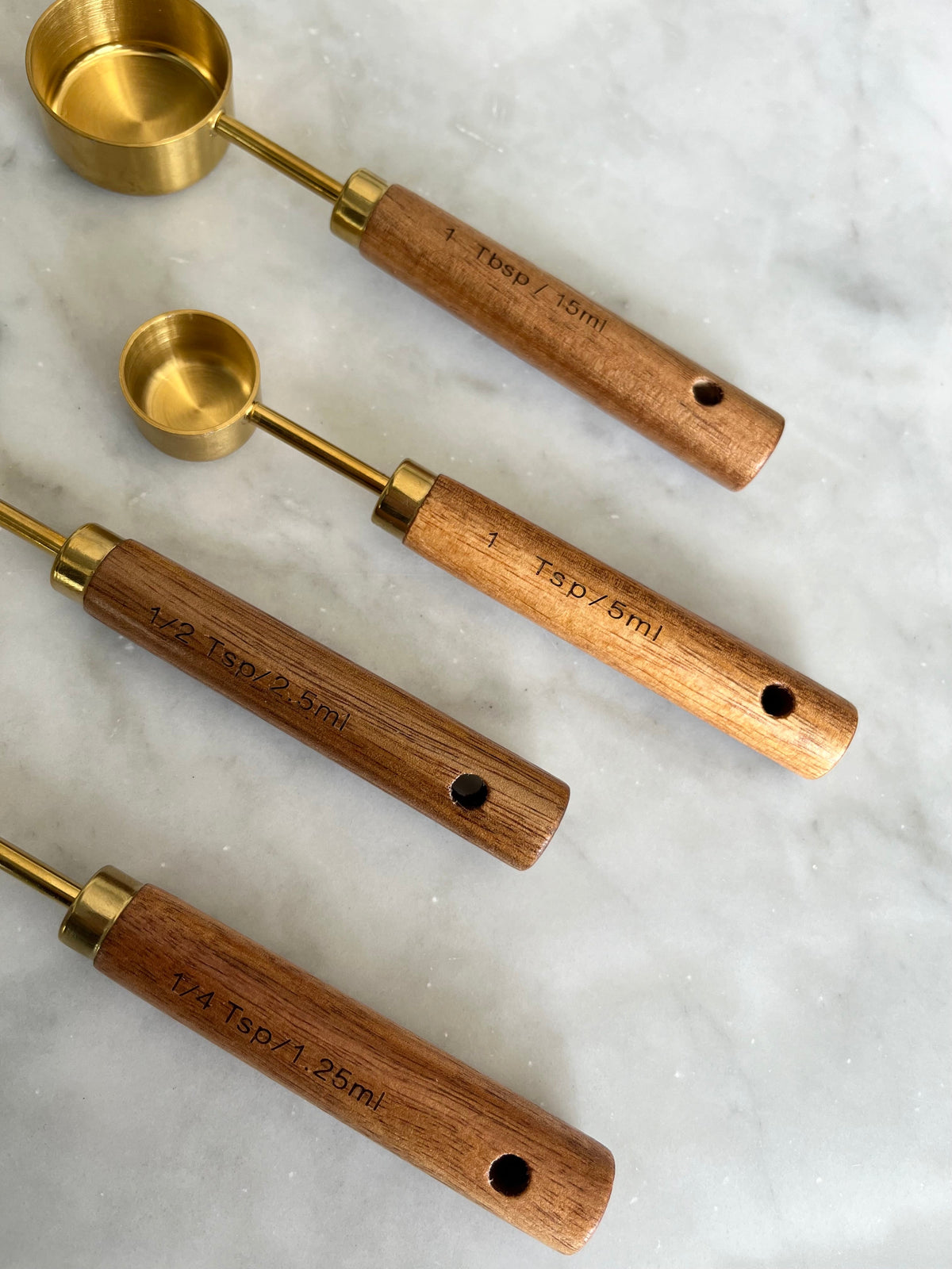 Acacia Wood & Gold Measuring Cups and Spoons – 8-Piece Set